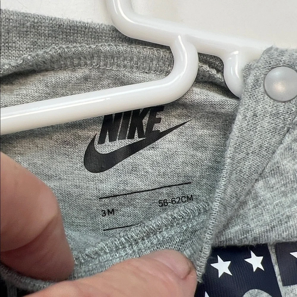 Baby boys‎ Nike Gray Baby Romper with Star Print